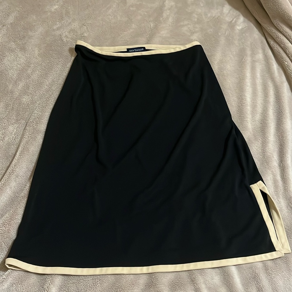 Ann Taylor Black A-Line Skirt size 6 - Picture 1 of 6